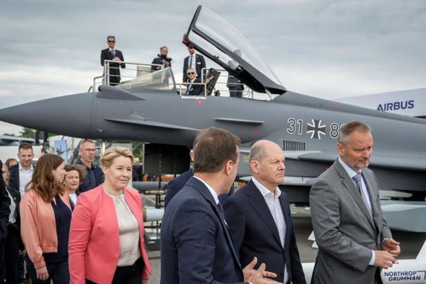 scholz-kündigt-bestellung-von-20-neuen-eurofightern-an