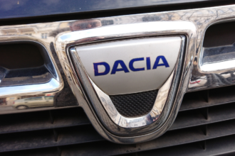 dacia-bringt-guenstiges-e-auto-aus-europa-auf-den-markt