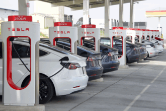 elon-musk-investiert-eine-milliarde-dollar-in-tesla