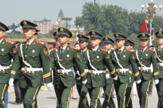peking-inszeniert-macht-mit-neuer-rüstung