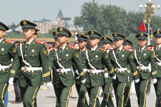 peking-inszeniert-macht-mit-neuer-rüstung