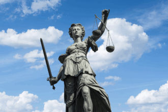 justiz-im-stillstand:-deutschlands-gerichte-am-limit