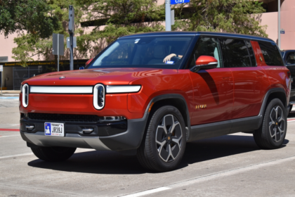 rivian-setzt-auf-neue-wege-beim-autonomen-fahren