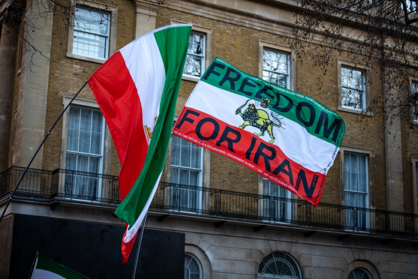 iran:-gewalt-eskaliert-–-berichte-über-tausende-todesopfer