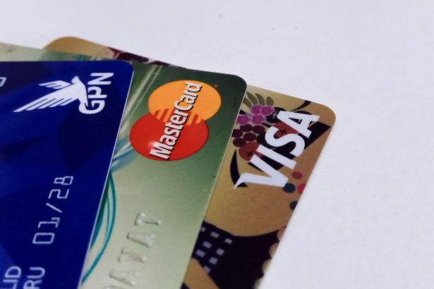 trump-plant-zinsdeckel-–-kreditkartenbranche-unter-schock